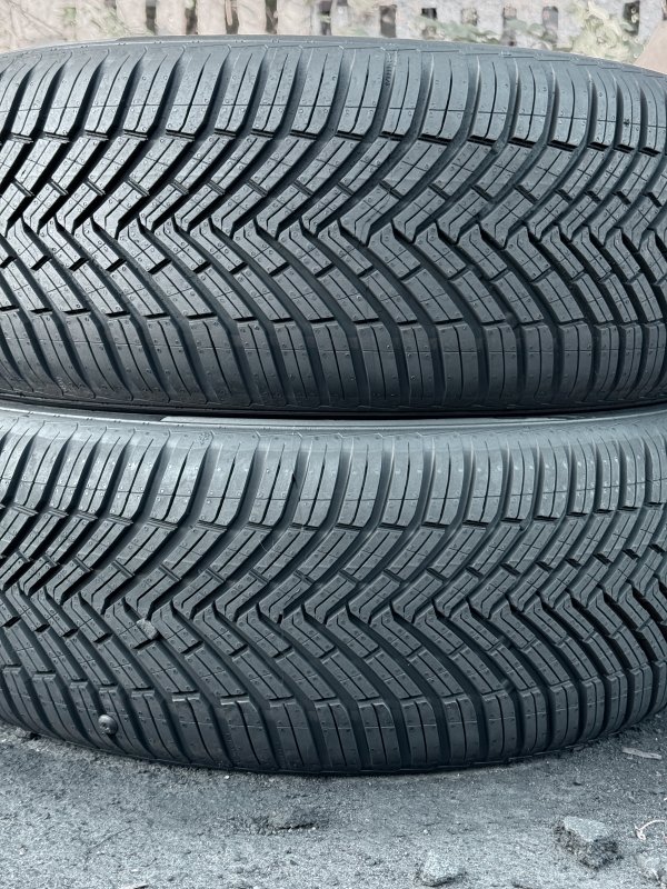Continental Allseason 235/55 18