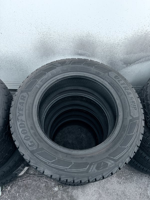 Goodyear UltraGrip Cargo 205/65 16