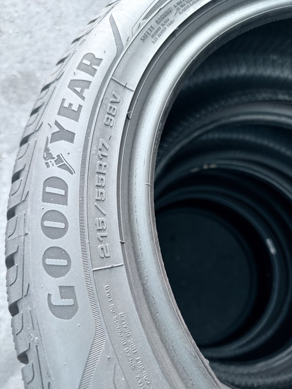 Goodyear Perfomance + 215/55 17