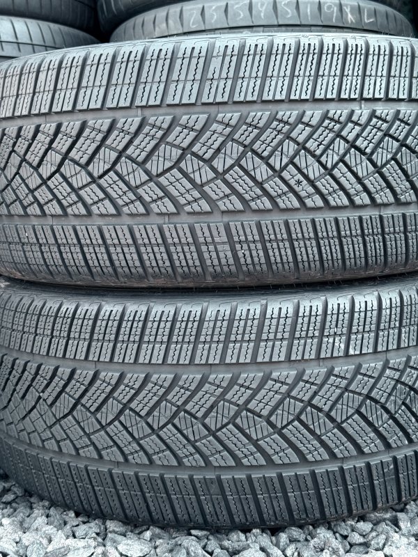 Goodyear UltraGrip Gen 1 245/35 20