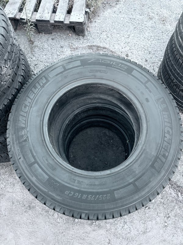 Michelin Agilis 225/75 16