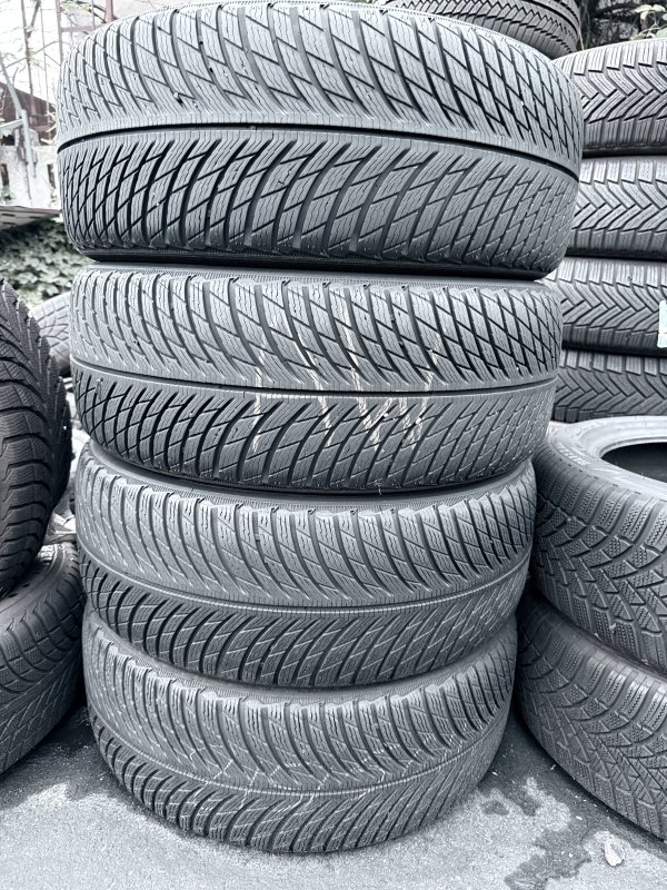Michelin Alpin 5 215/50 18
