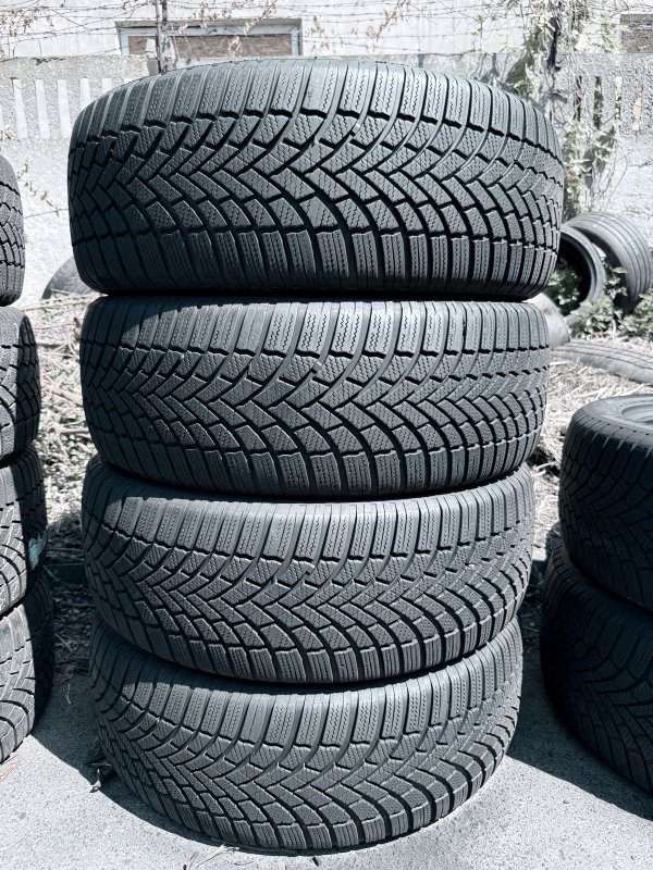 Bridgestone LM005 235/55 19