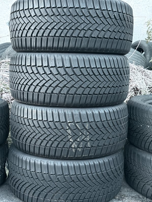 Bridgestone Blizzak LM005 235/40 18