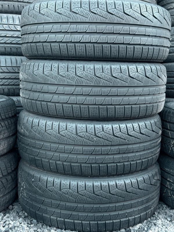 Pirelli Winter W270 235/45 20