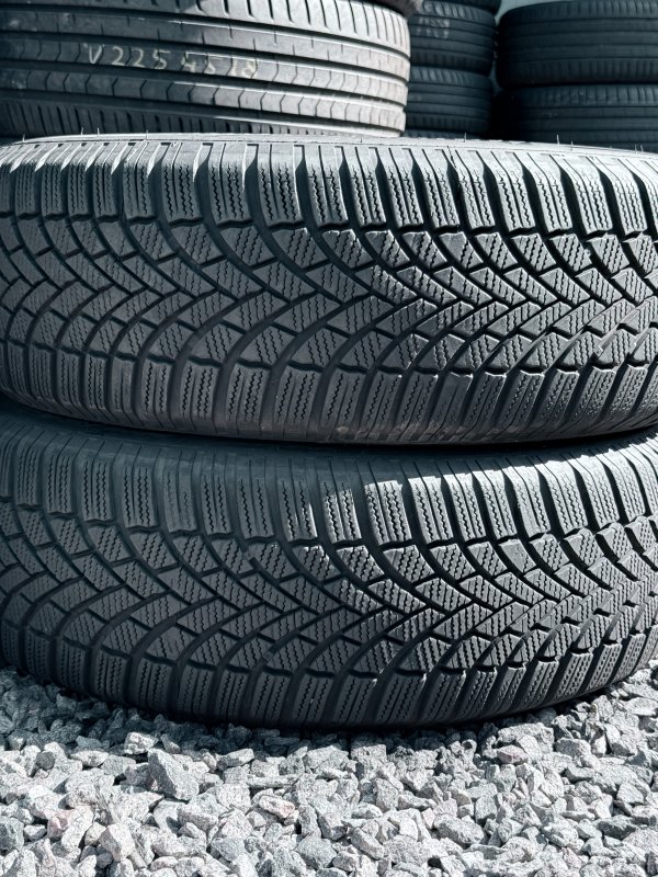 Bridgestone Blizzak LM005 215/65 16