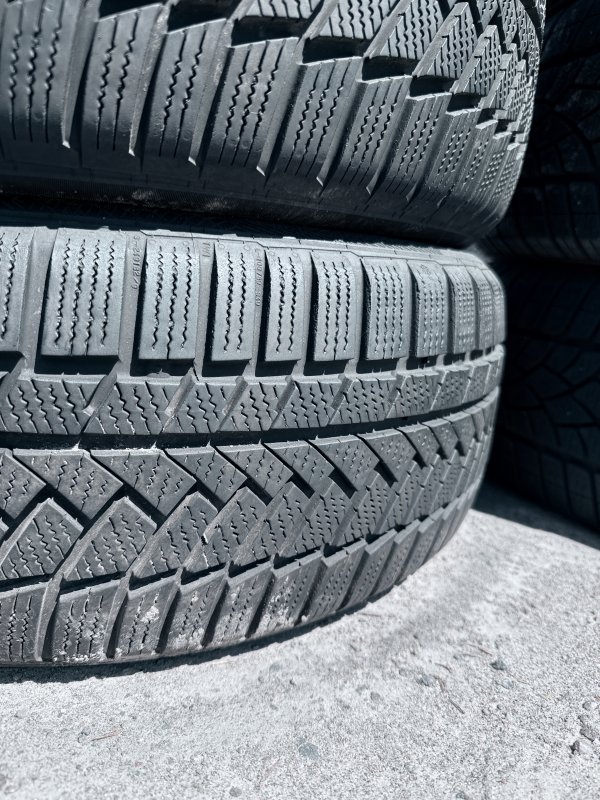 Continental TS 850 215/50 18