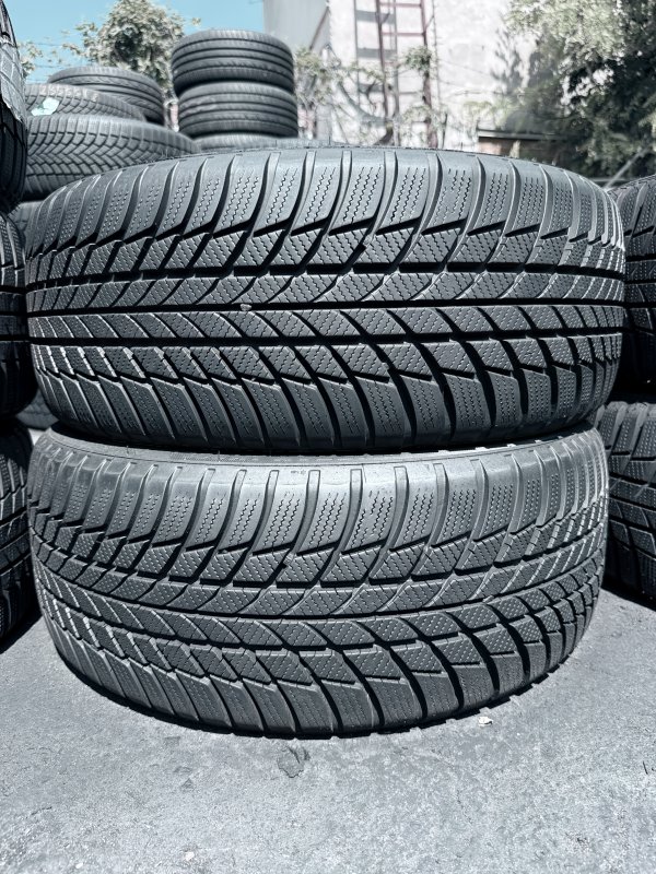 Bridgestone Blizzak LM001 225/45 18