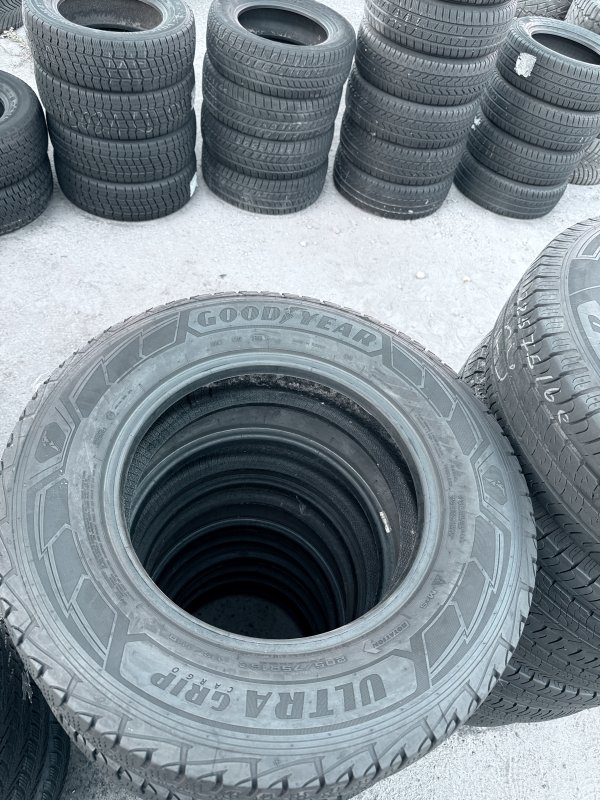Goodyear UltraGrip Cargo 205/75 16
