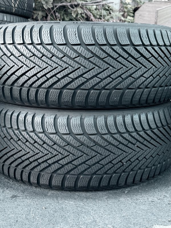 Pirelli Winter Cinturato 215/50 17