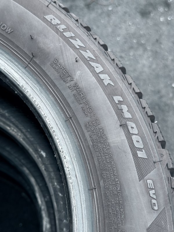 Bridgestone Blizzak LM001 Evo 205/55 16