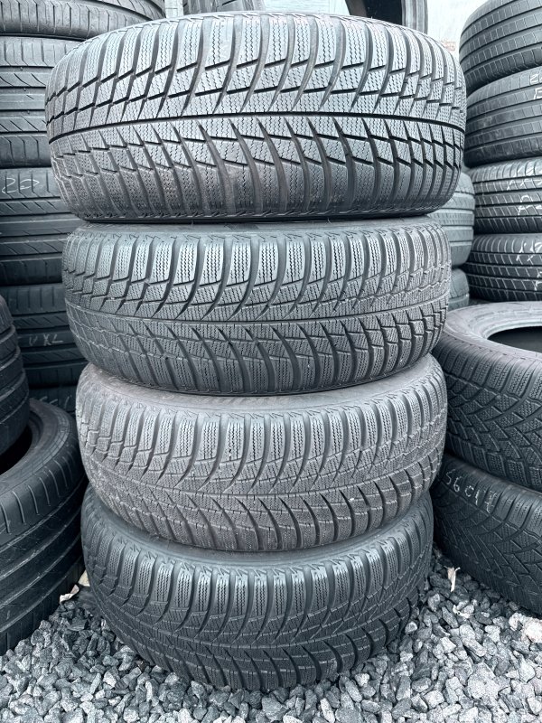 Bridgestone Blizzak LM001 205/55 16