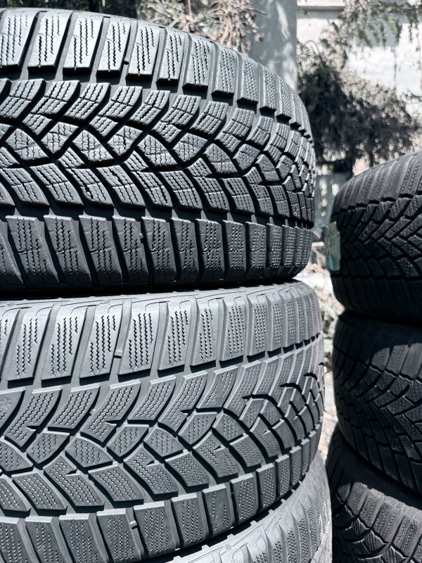 Goodyear Ultragrip Perfomance+ 235/40 19
