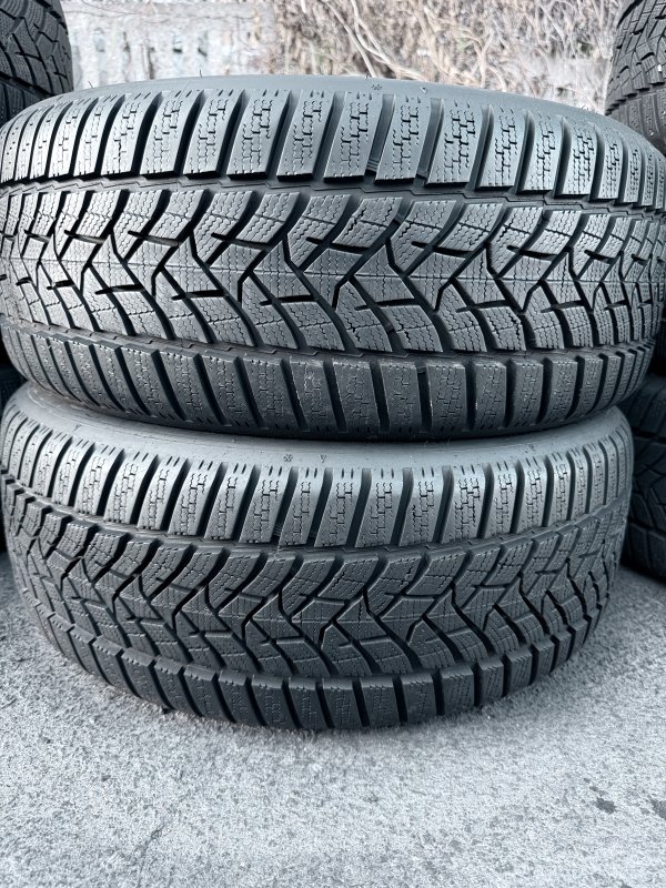 Dunlop Winter Sport 5 215/45 18