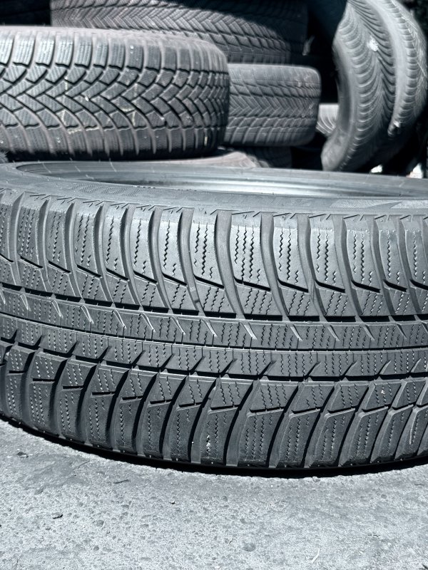 Bridgestone LM001 225/45 17