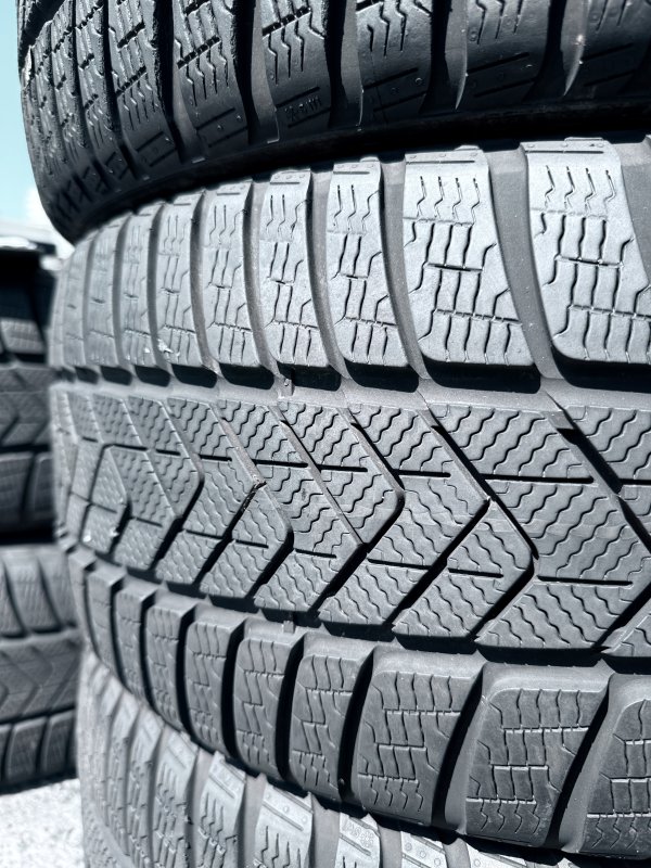Pirelli Sottozero 3 235/35 20