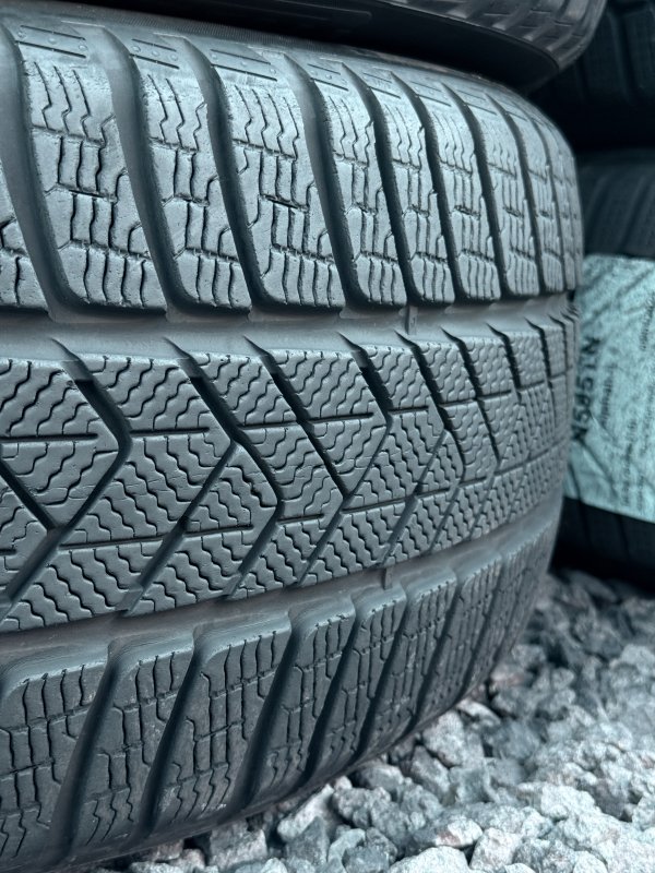 Pirelli Sottozero 3 255/40 20