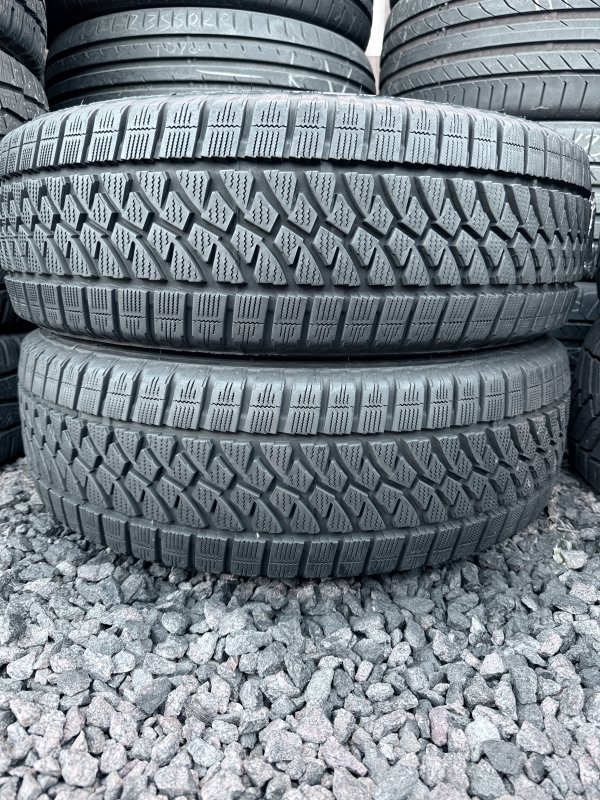 Bridgestone Blizzak W810 215/65 16