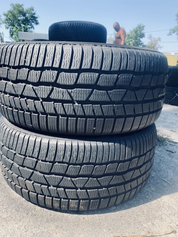 Continental TS830 235/45 17