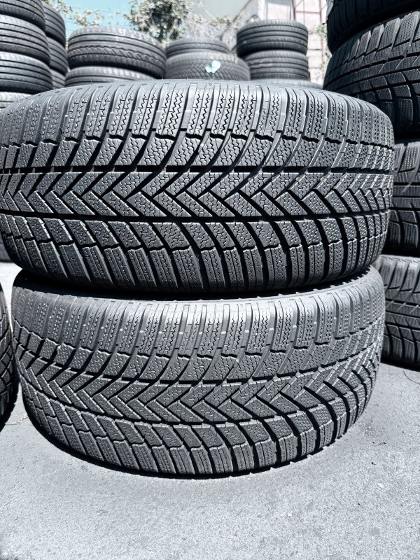 Bridgestone Blizzak LM005 245/45 18