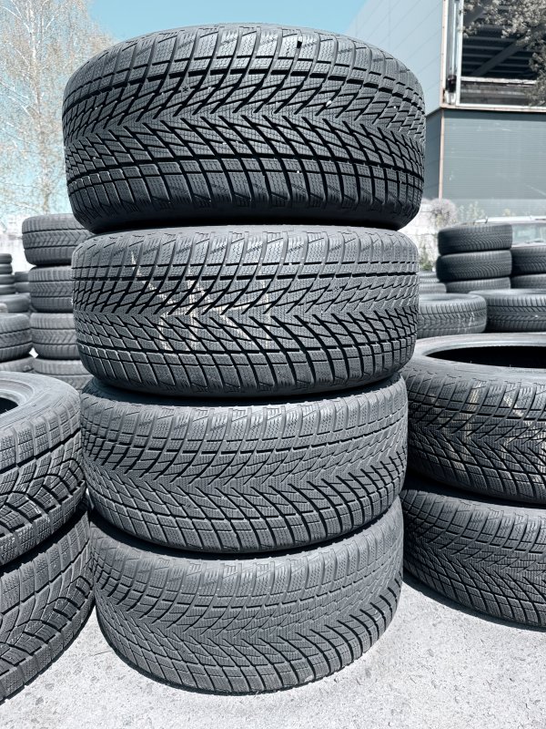Goodyear Perfomance 3 235/40 18