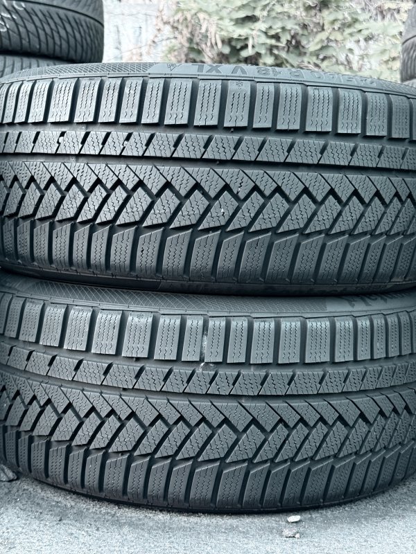 Continental TS850P 215/40 18