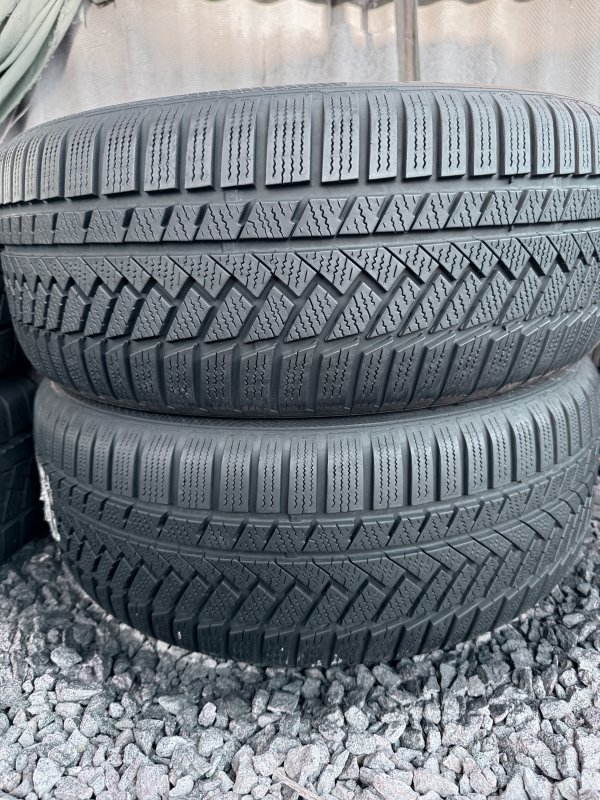 Continental TS850 225/55 16