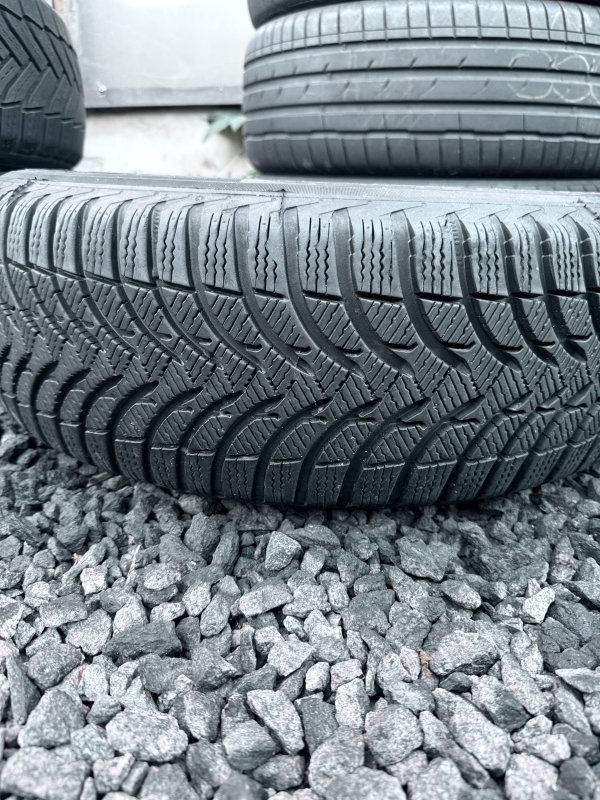 Michelin PA4 205/60 16