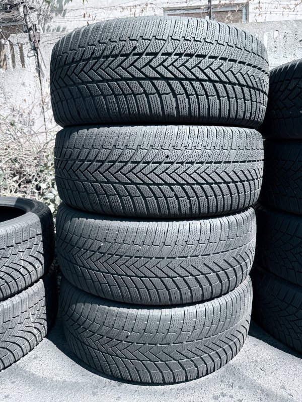 Bridgestone LM005 235/55 19