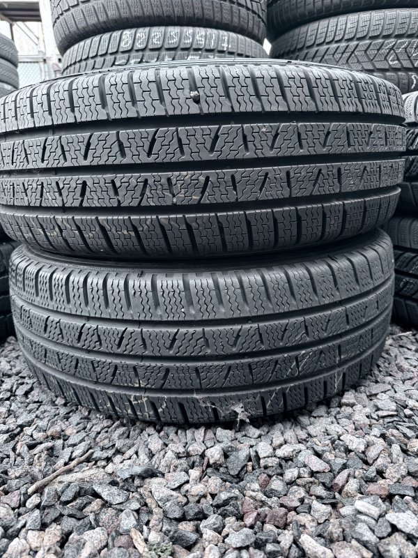 Pirelli Carrier Winter 225/65 16