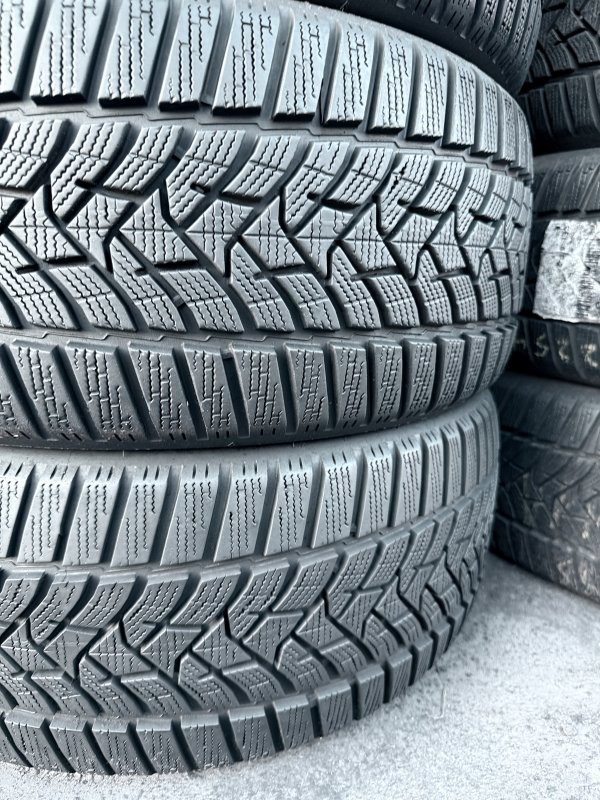 Dunlop Winter Sport 5 235/45 18