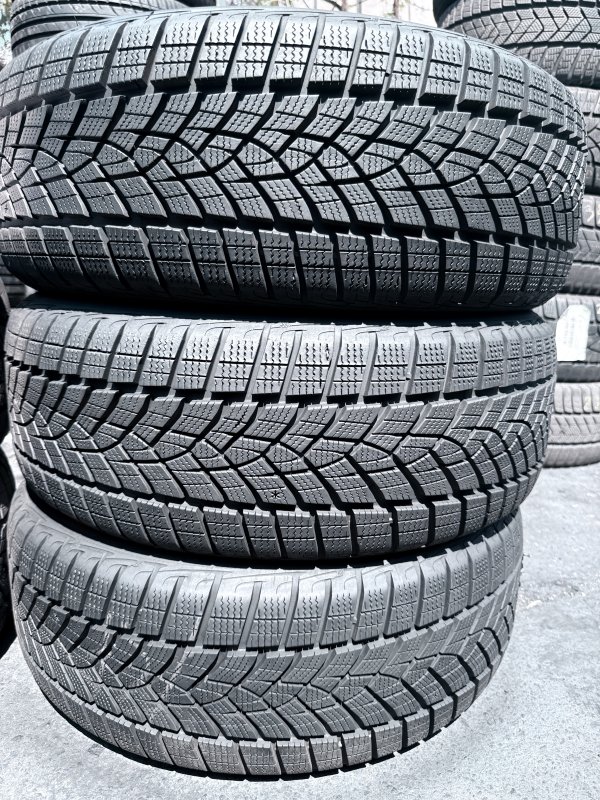 Goodyear Ultragrop Perfomance+ 215/50 19