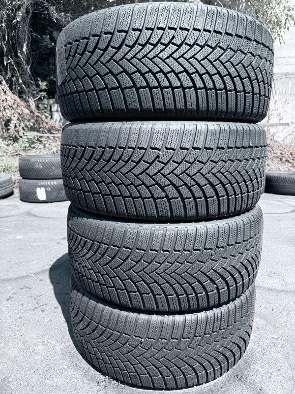 Bridgestone Blizzak LM005 235/40 19