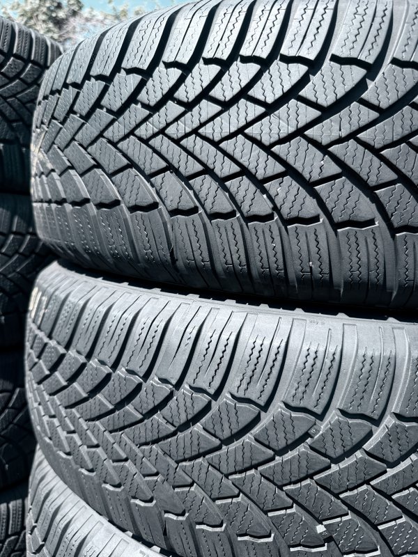 Bridgestone Blizzak LM005 215/60 17