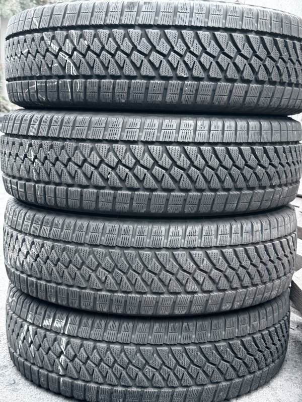 Bridgestone Blizzak W810 205/65 16