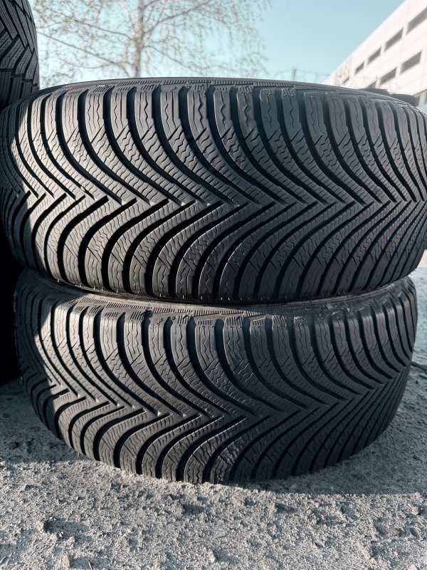 Michelin Alpin 5 215/50 17