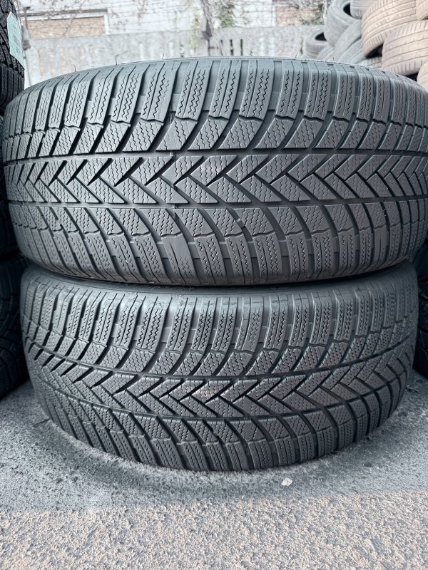 Bridgestone LM005 255/45 20