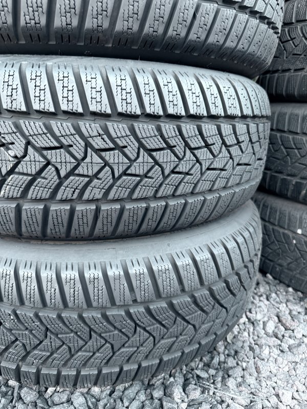 Dunlop WInter Sport 5 215/60 16