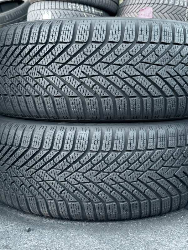 Pirelli Winter Cinturato 2 215/50 17