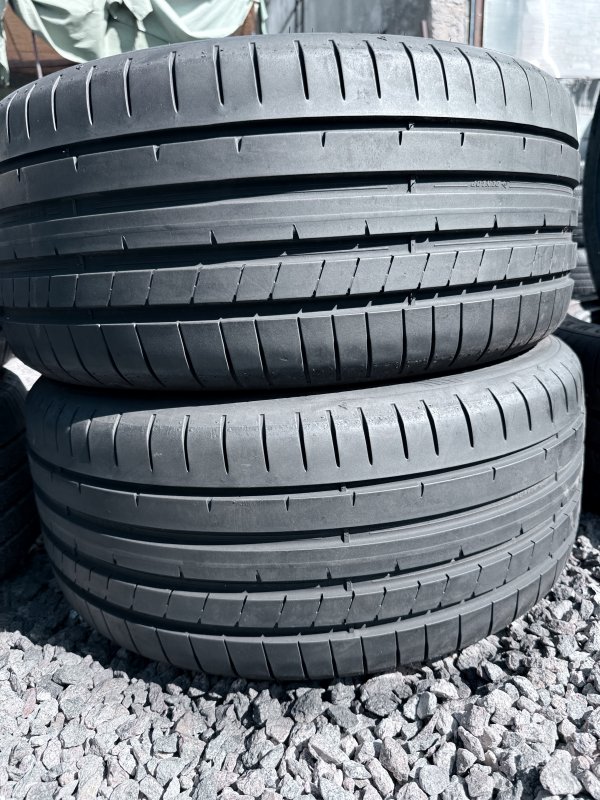 Dunlop SportMaxx RT2 235/40 18
