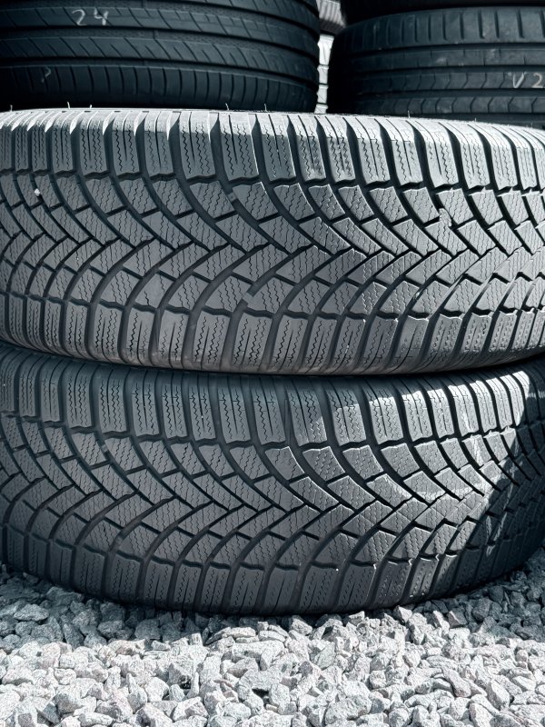Bridgestone Blizzak LM005 215/60 16
