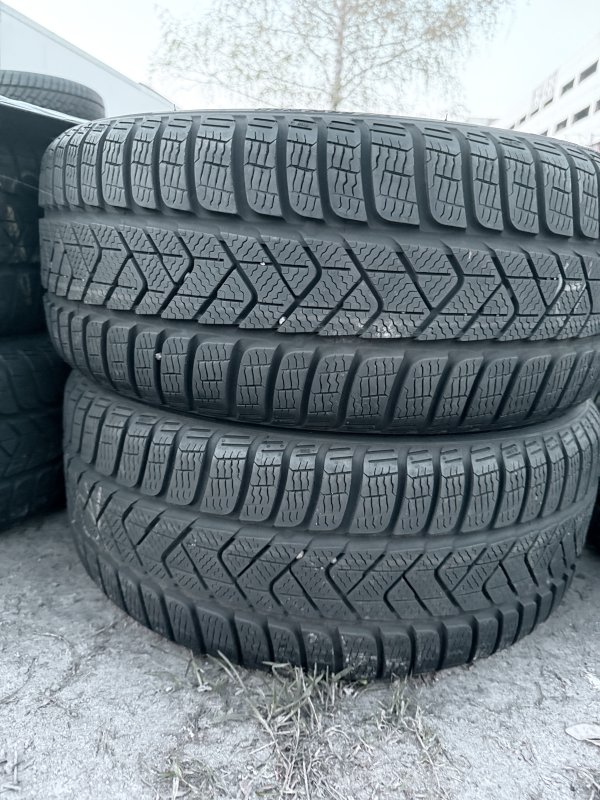 Pirelli Sottozero 3 215/45 17