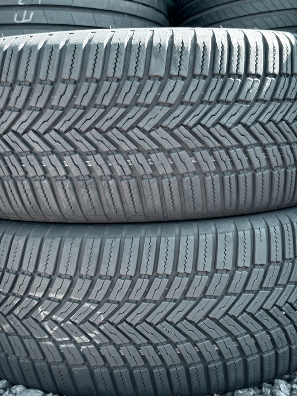 Bridgestone Allweather A005 235/55 17