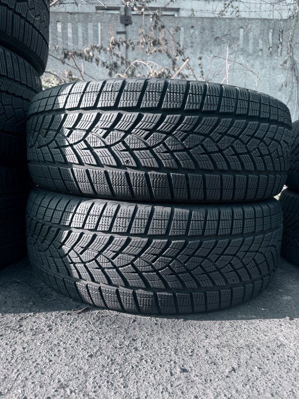 Goodyear Perfomance + 235/45 21