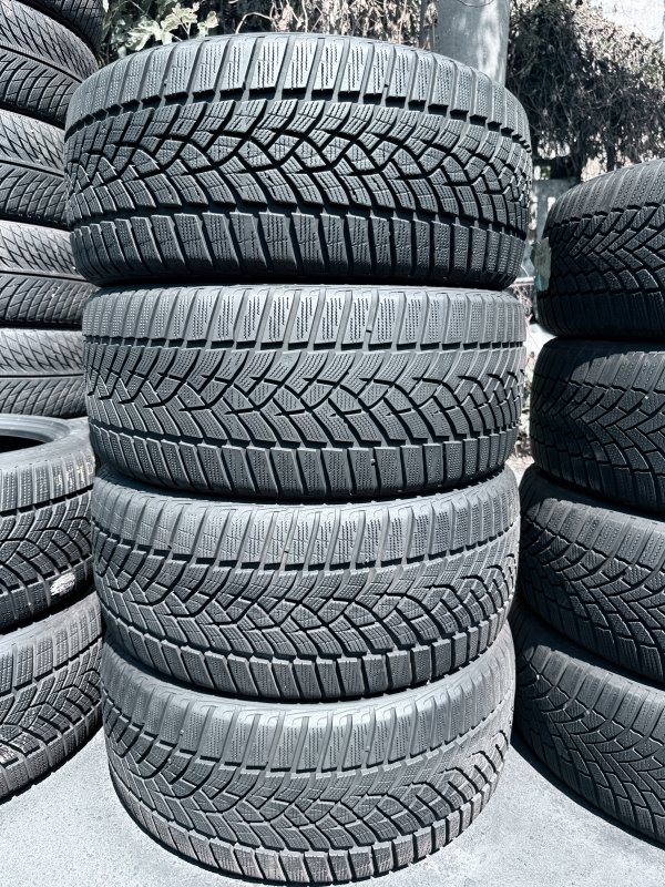 Goodyear Ultragrip Perfomance+ 235/40 19