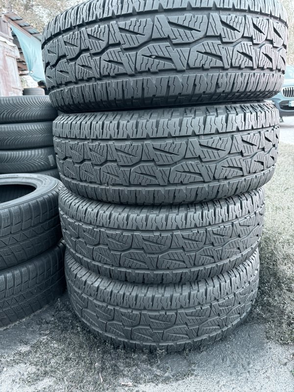Bridgestone Winter Dueler A/T 255/70 15