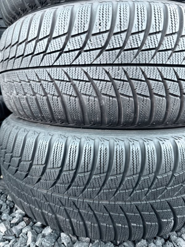 Bridgestone Blizzak LM001 205/55 16