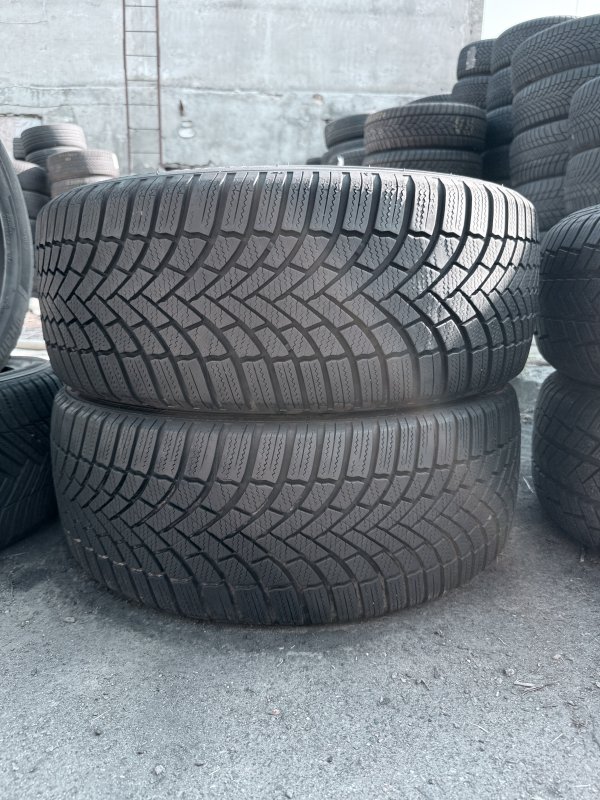 Bridgestone Blizzak LM005 235/45 19