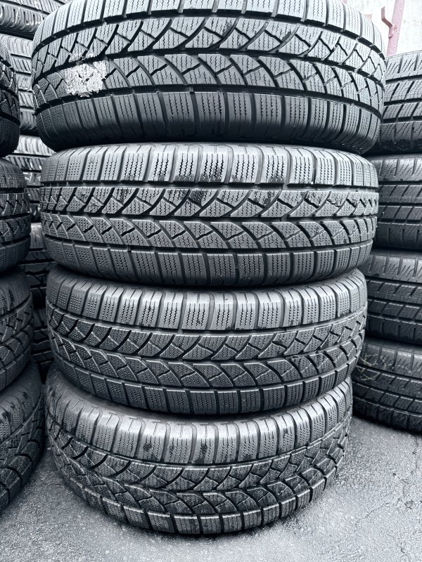 Bridgestone Blizzak LM 18 C 215/65 16