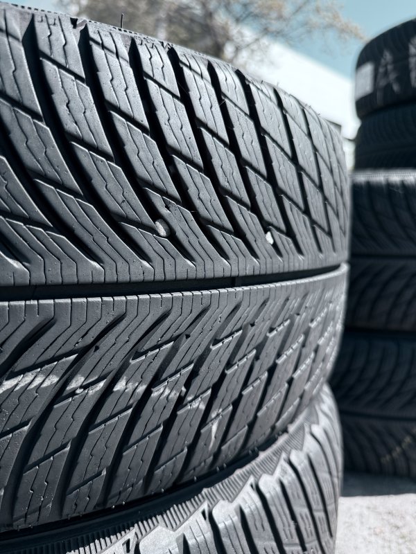 Michelin Pilot Alpin 5 235/45 18